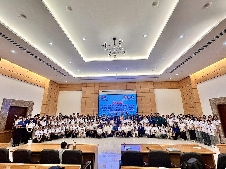 Tuổi trẻ UFM ra mắt đội hình “Phản ứng nhanh” hỗ trợ người dân bị ảnh hưởng bởi triều cường và điều tiết giao thông