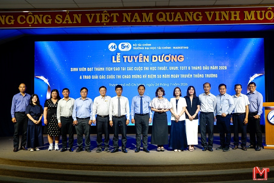 UFM vinh danh sinh viên xuất sắc và trao giải các cuộc thi chào mừng 50 năm Ngày truyền thống Trường