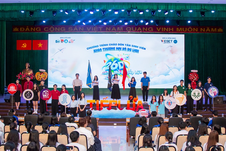 Sôi nổi Ngày hội chào đón tân sinh viên Khóa 26D tại các khoa, viện UFM