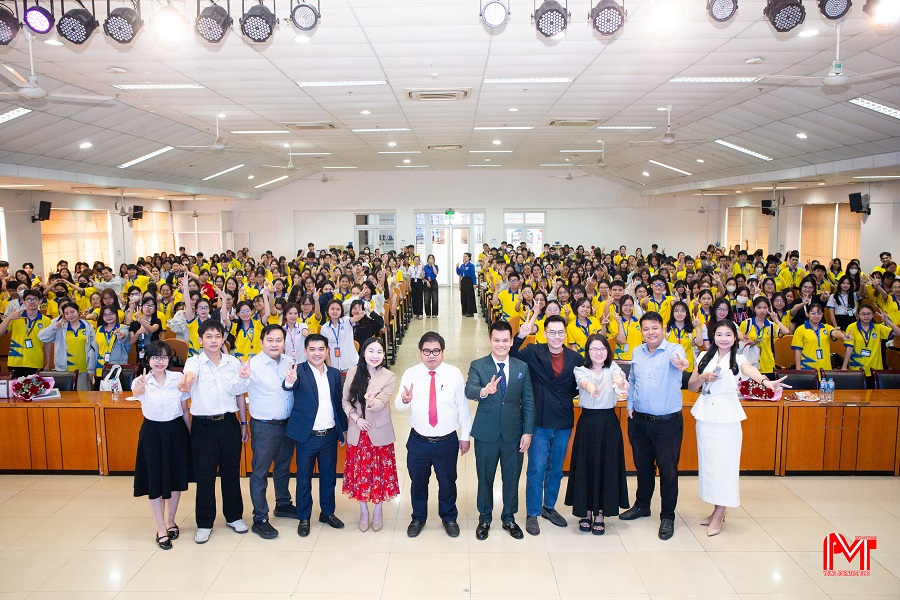 UFM tổ chức chuỗi hội thảo “Hành trang chuẩn - Vững bước tương lai”