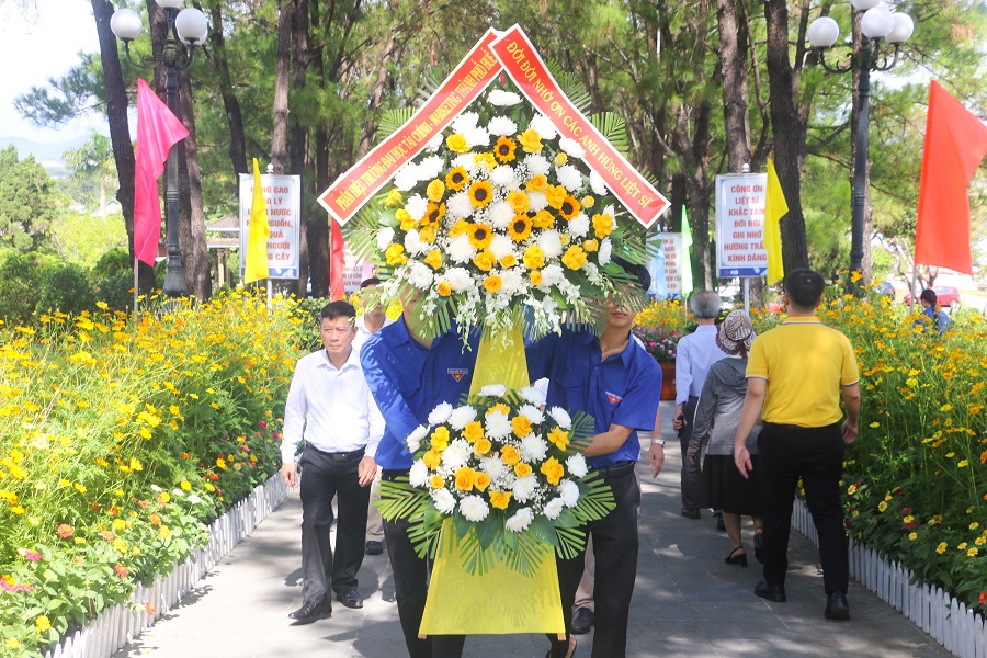 Phân hiệu UFM tại thành phố Huế tổ chức hoạt động tri ân nhân Ngày Thương binh - Liệt sĩ 27/7