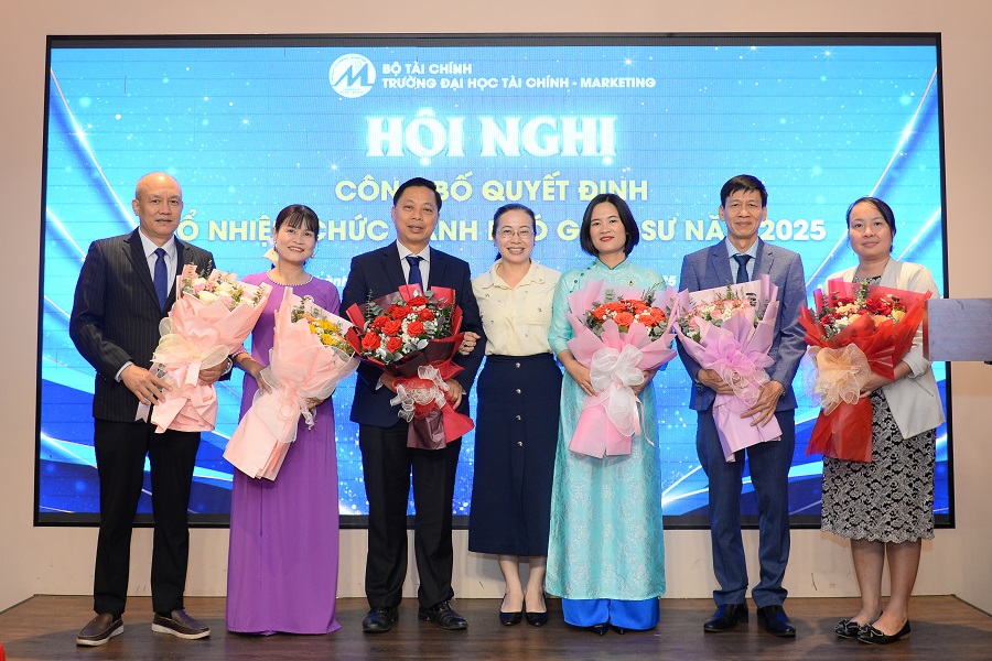 UFM trao quyết định bổ nhiệm chức danh Phó Giáo sư ngành Kinh tế năm 2025