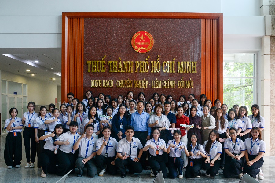 Sinh viên UFM học tập thực tế tại Thuế Thành phố Hồ Chí Minh: Kết nối giảng đường với thực tiễn chính sách thuế